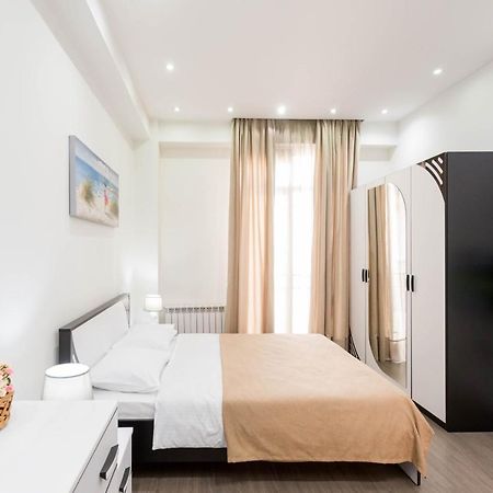Apartment In The City Center Lll Tbilisi Esterno foto