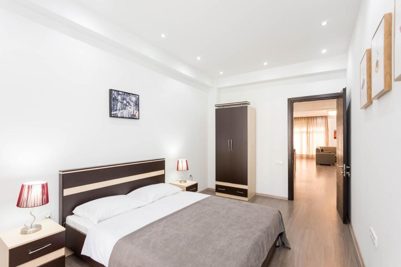 Apartment In The City Center Lll Tbilisi Esterno foto