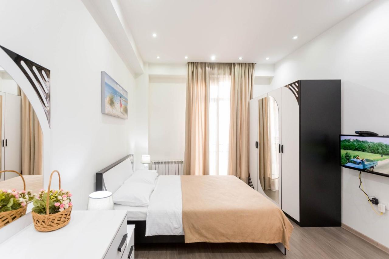 Apartment In The City Center Lll Tbilisi Esterno foto