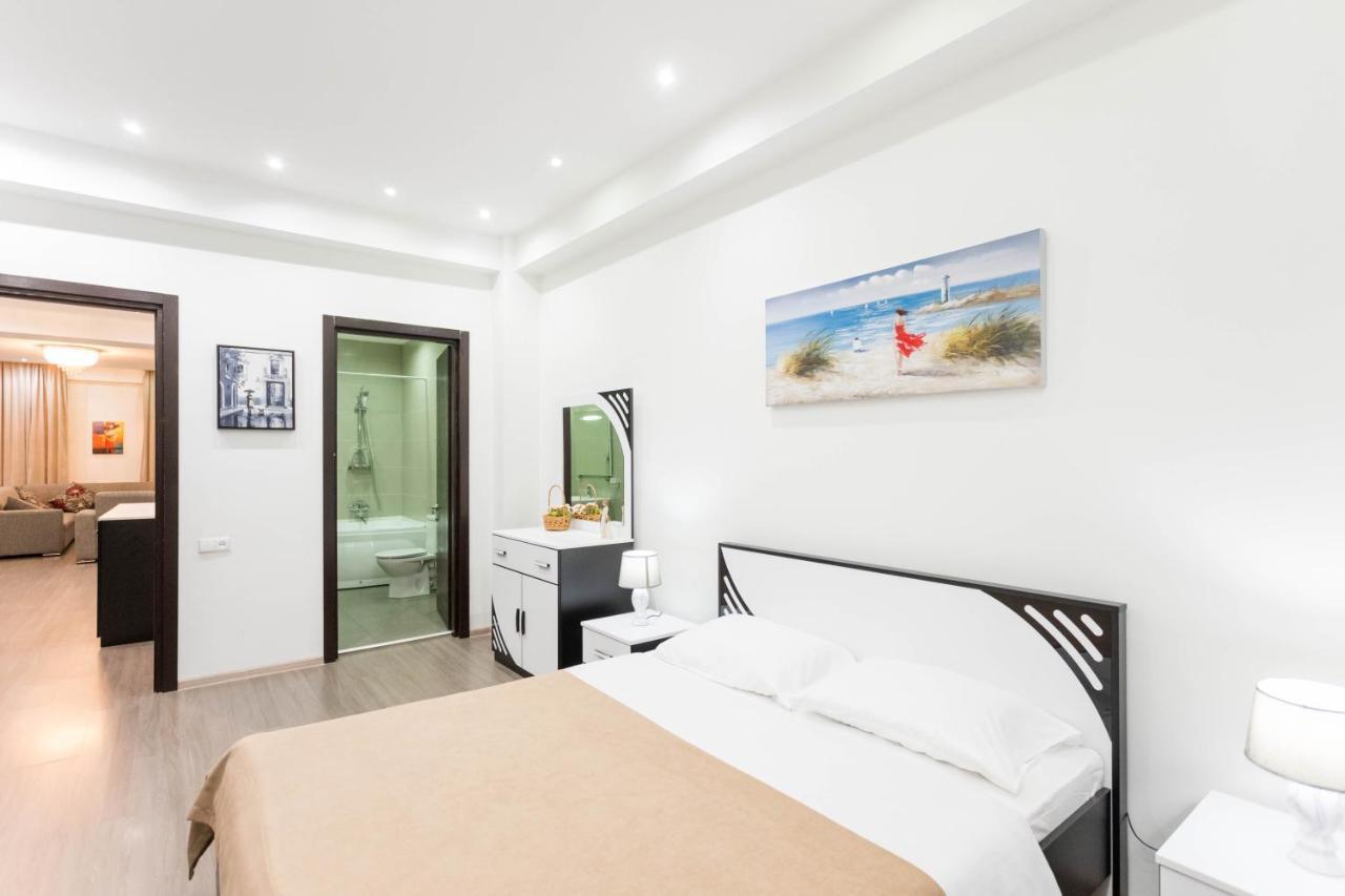 Apartment In The City Center Lll Tbilisi Esterno foto