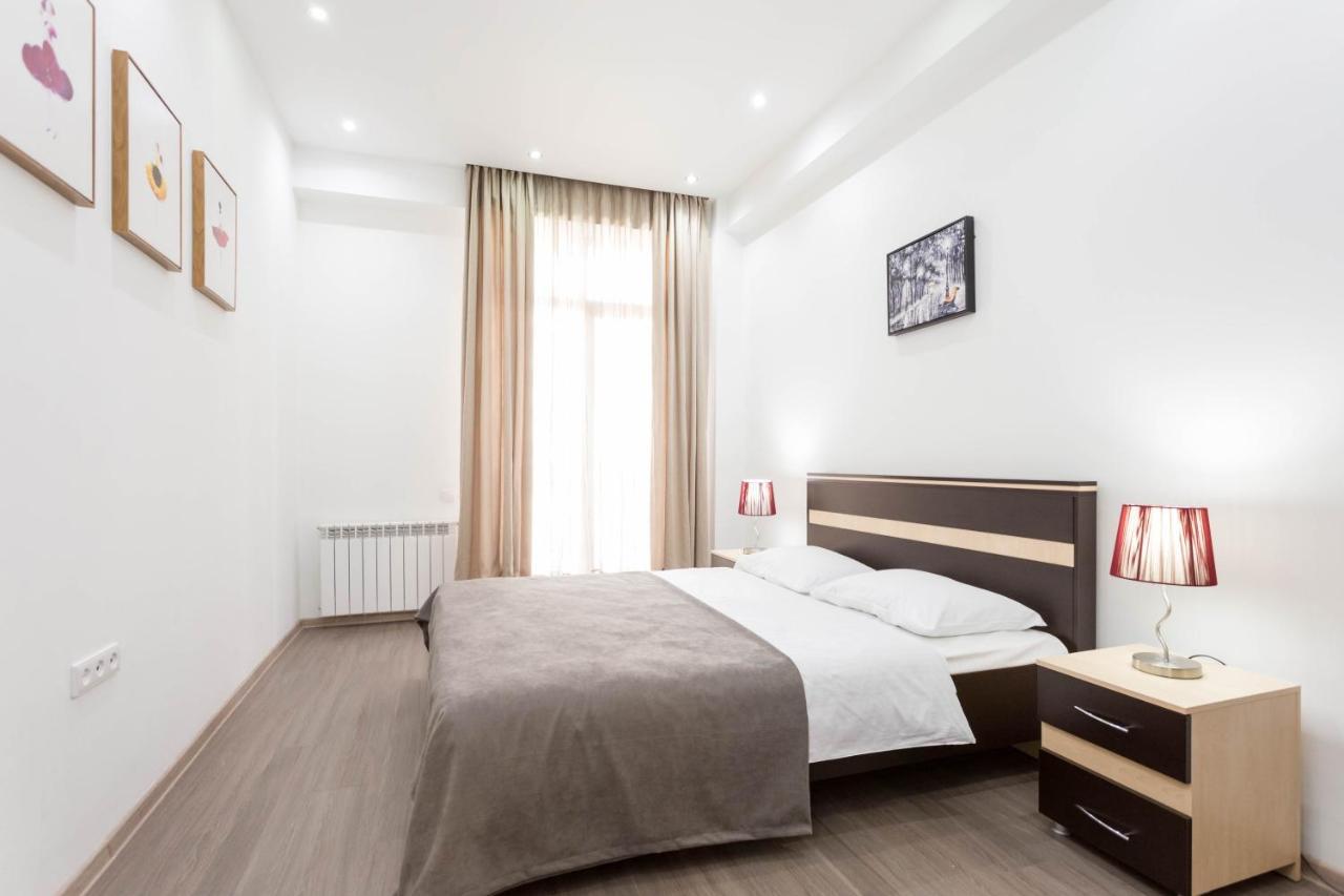 Apartment In The City Center Lll Tbilisi Esterno foto